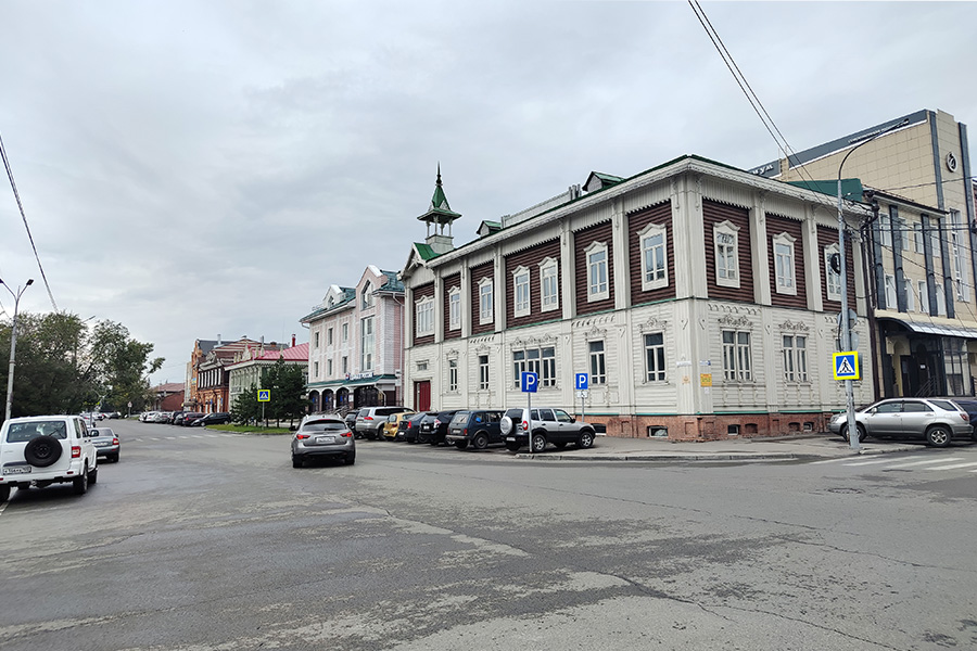 Казенная женская гимназия с домовой церковью в Барнауле