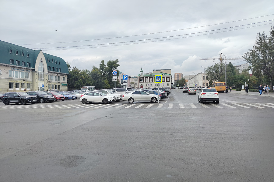 Казенная женская гимназия с домовой церковью в Барнауле